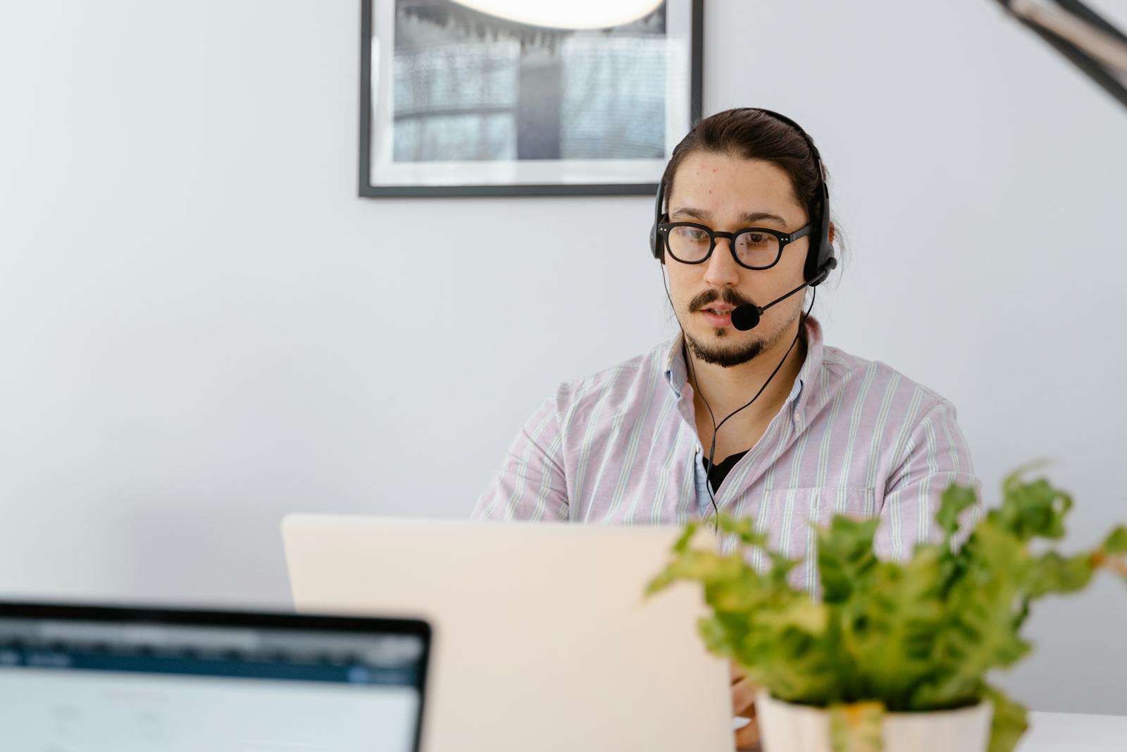 Business VoIP and telecommunications support